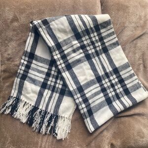 Reitmans Black and White Plaid Scarf